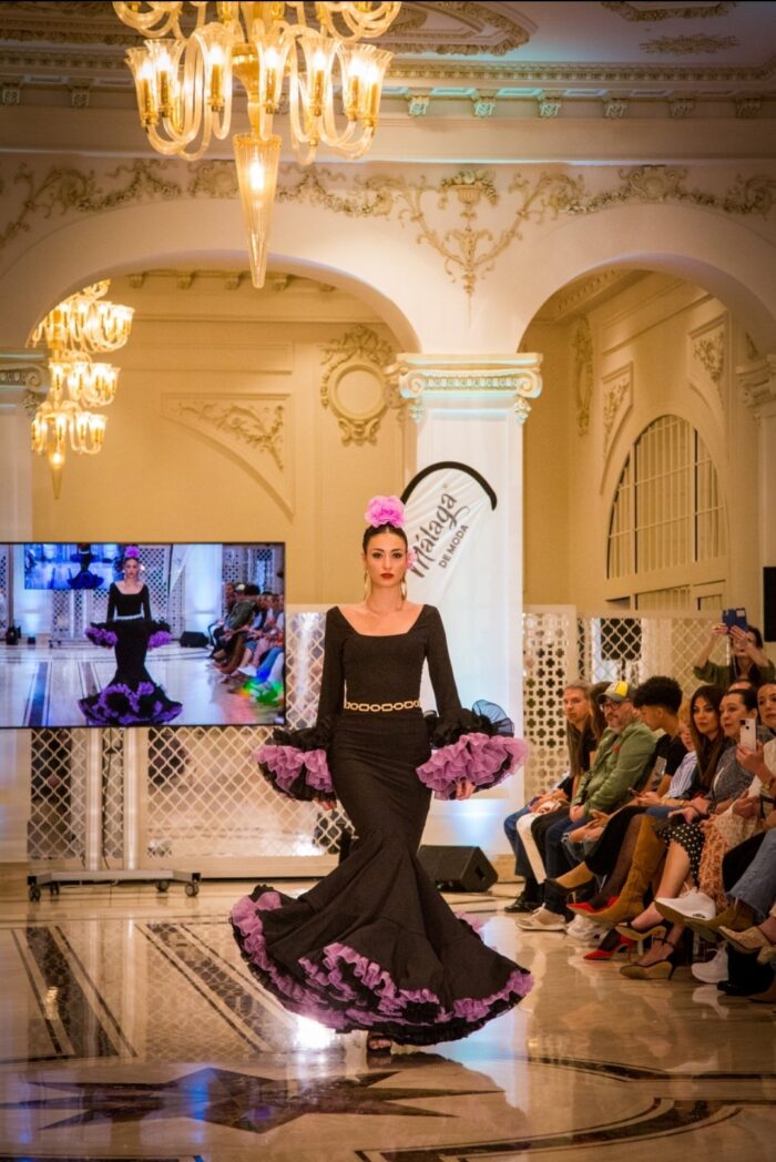 Traje de Flamenca Modelo Caracoles Liso - Imagen 5