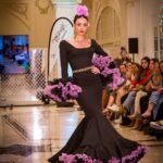 TRAJE DE FLAMENCA LISO CON ESCOTE CUADRADO