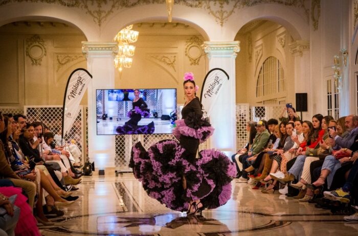 Traje de Flamenca Modelo Caracoles Liso - Imagen 2