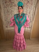 TRAJE DE FLAMENCA CANASTERO ROSA EMPOLVADO Y CINTA DE TERCIOPELO