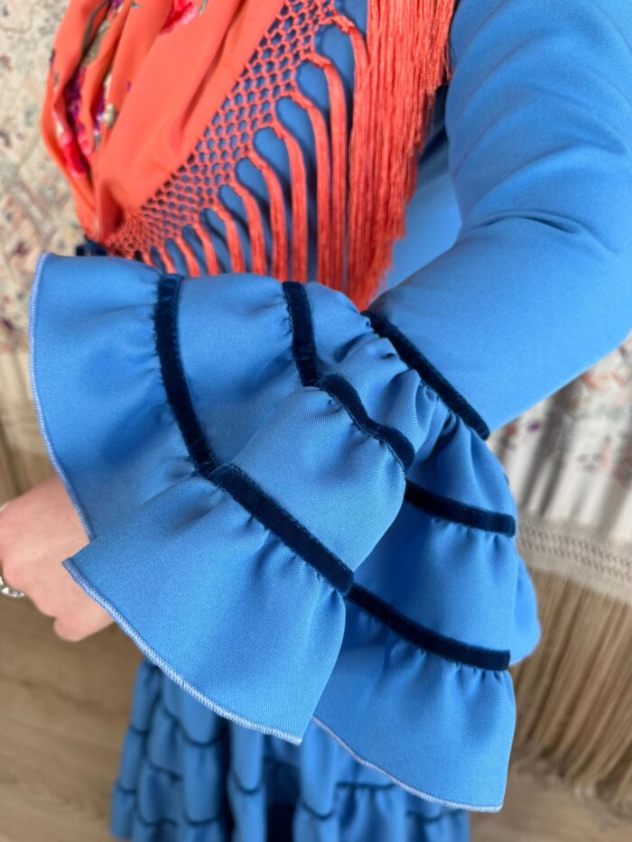 TRAJE DE FLAMENCA CANASTERO ECONOMICO AZUL DUCADO Y CINTAS DE TERCIOPELO - Imagen 4