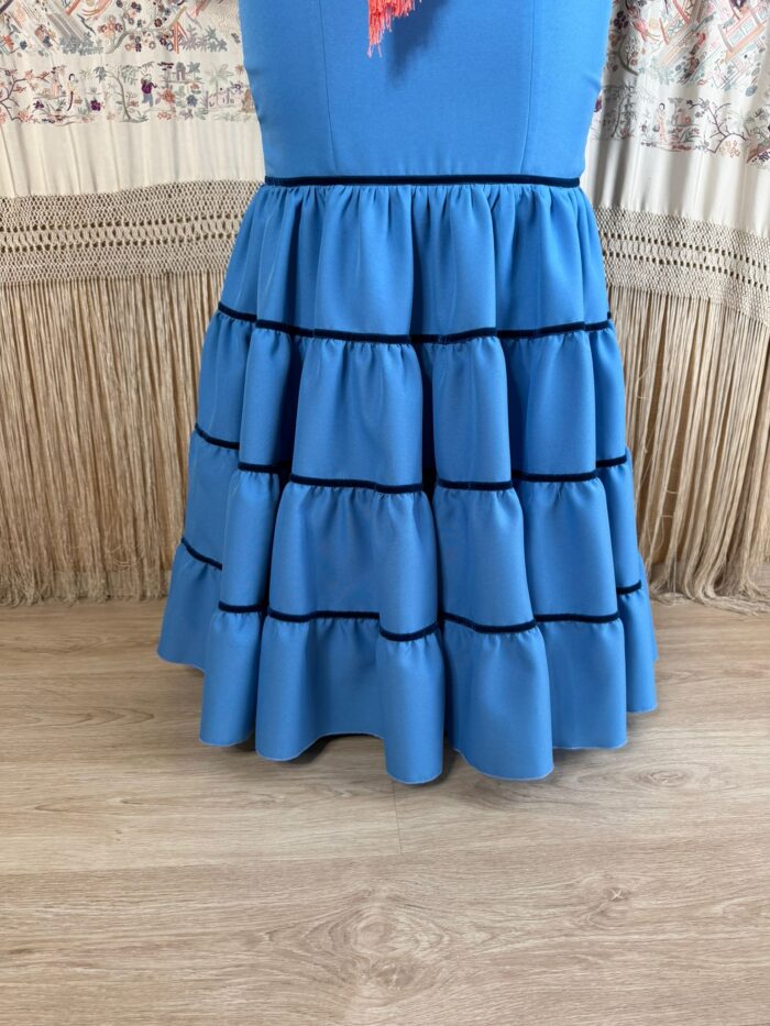TRAJE DE FLAMENCA CANASTERO ECONOMICO AZUL DUCADO Y CINTAS DE TERCIOPELO - Imagen 3