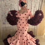 VESTIDO DE FLAMENCA MODELO CORAL CON LUNARES BURDEOS