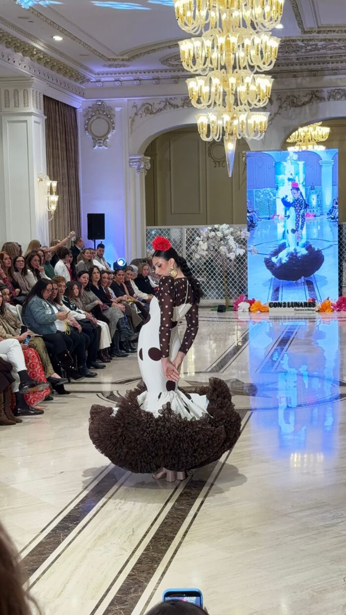 VESTIDO DE FLAMENCA ENSUEÑO BEIG LUNAR MARRON CHOCHOLATE - Imagen 2