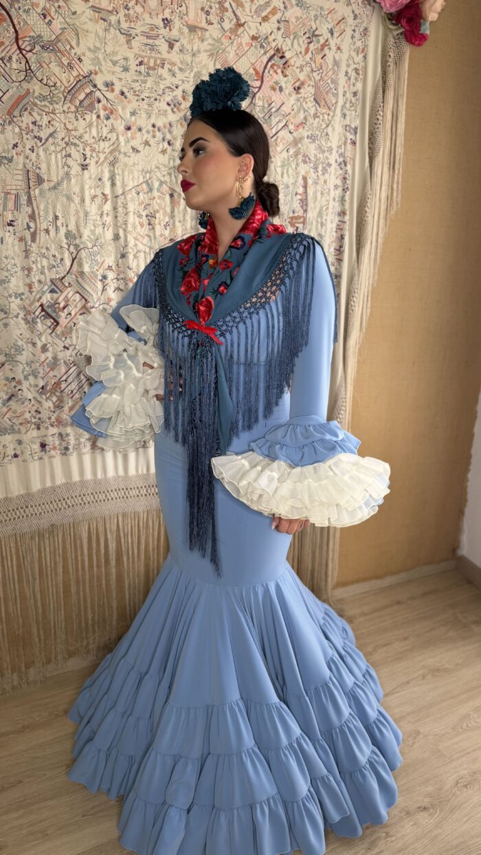 TRAJE DE FLAMENCA CANASTERO AZUL DUCADO Y BEIG MODELO VERDIAL - Imagen 4