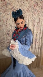 TRAJE DE FLAMENCA CANASTERO AZUL DUCADO Y BEIG MODELO VERDIAL - Imagen 3
