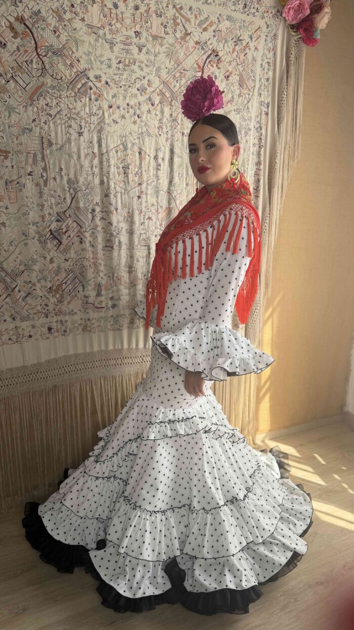 TRAJE DE FLAMENCA MODELO ALBOROTO BLANCO LUNAR NEGRO - Imagen 5