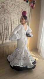 TRAJE DE FLAMENCA MODELO ALBOROTO BLANCO LUNAR NEGRO - Imagen 4