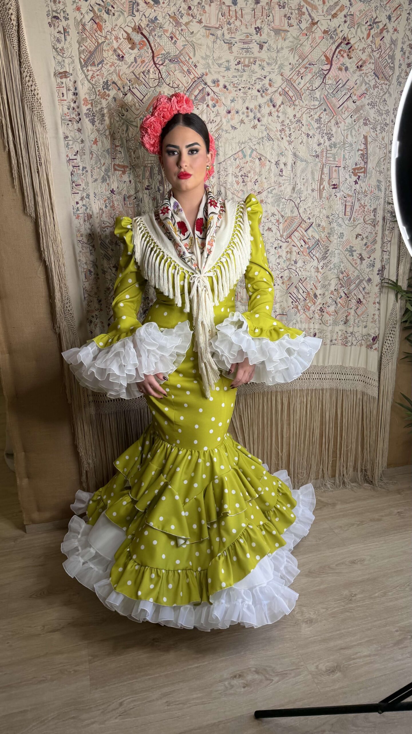 IMG_6145 VESTIDO DE FLAMENCA MODELO SIGUA VERDE LIMA CON LUNAR BLANCO - Imagen 1