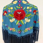 MANTONCILLO AZUL BORDADO