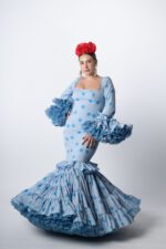 Traje de flamenca Modelo Mediterraneo celeste lunar - Imagen 6
