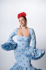 Traje de flamenca Modelo Mediterraneo celeste lunar - Imagen 4