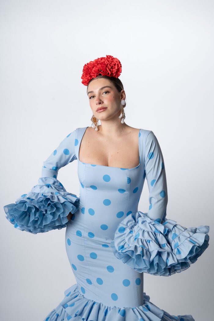 Traje de flamenca Modelo Mediterraneo celeste lunar - Imagen 4