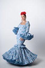 Traje de flamenca Modelo Mediterraneo celeste lunar - Imagen 5