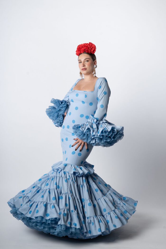Traje de flamenca Modelo Mediterraneo celeste lunar - Imagen 5