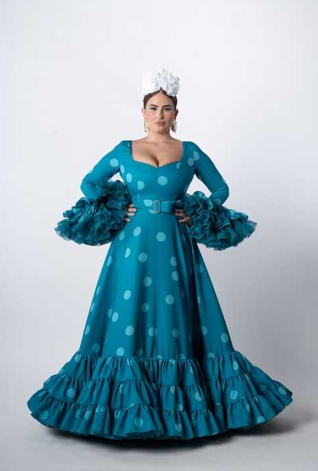 Modelo azuzena en movimiento mp4 image | Moda Flamenca