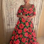 TRAJE DE FLAMENCA NEGRO CON ESTAMPADO DE FLORES MODELO ALICIA