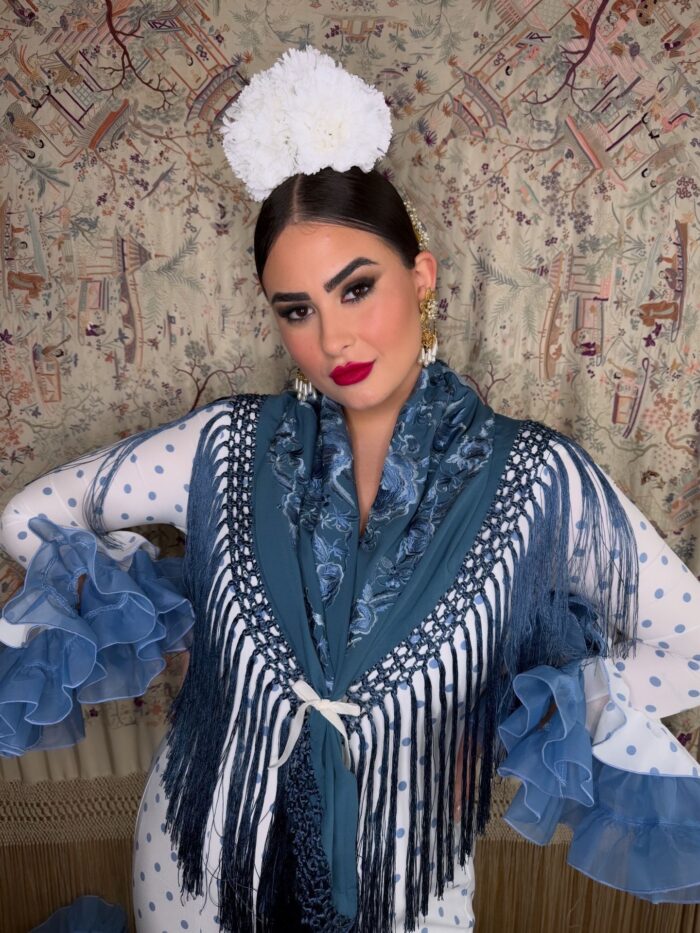 VESTIDO DE FLAMENCA MODELO ZAHARA BLANCO LUNAR AZUL DUCADO - Imagen 3