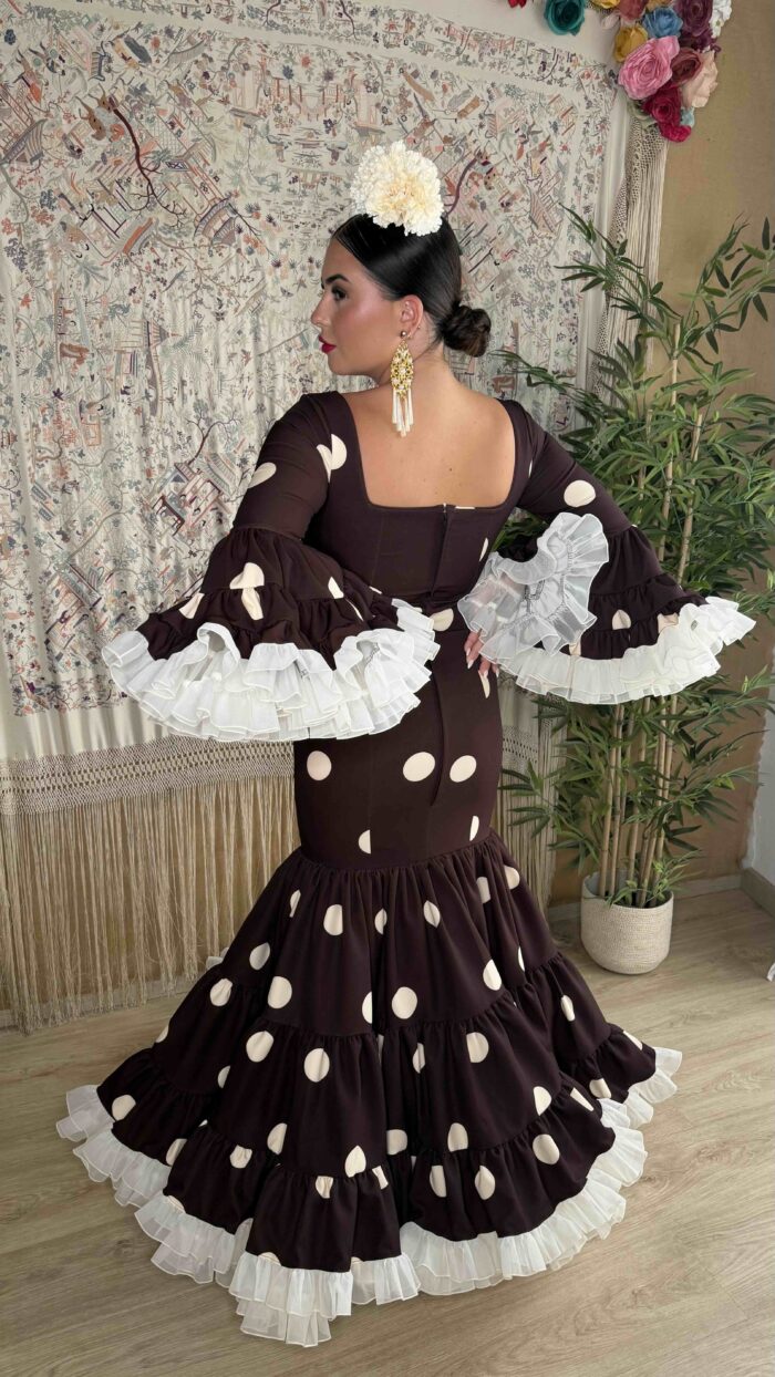 traje de flamenca marron lunares beig