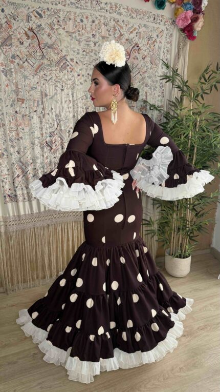traje de flamenca marron lunares beig